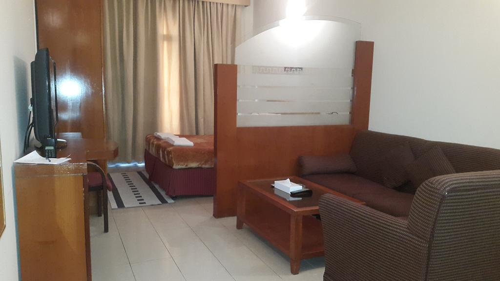 دبي Al Raien Hotel Apartment الغرفة الصورة
